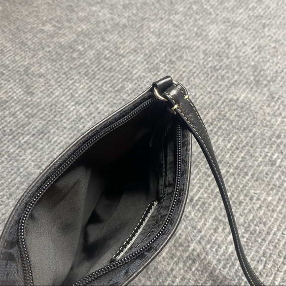 Fossil Black Signature Canvas and Leather Swing Bag - Picture 5 of 7